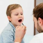 Белое пятно и язвочка на нёбе у ребенка: причины, проявления и лечение, сопровождающий кашель