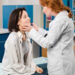 Болезненное уплотнение за ухом: симптомы, причины и лечение