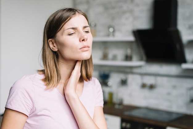 Симптомы белых точек в горле