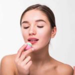 Как красиво накрасить губы: секреты идеального макияжа