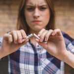 Курильщики против некурящих: фотографии близнецов, многое говорящие