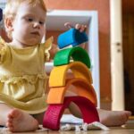 Лучшие игрушки для грудничков: умные развивающие игры для малышей