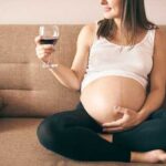 Миф или правда: можно ли пить вино во время беременности?