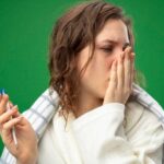 Обильные белые выделения с тухлым запахом: причины и методы лечения
