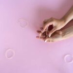 Почему на пальце возникают маленькие пузырьки и как с ними бороться
