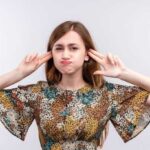 Почему заложило уши и как избавиться от этой проблемы