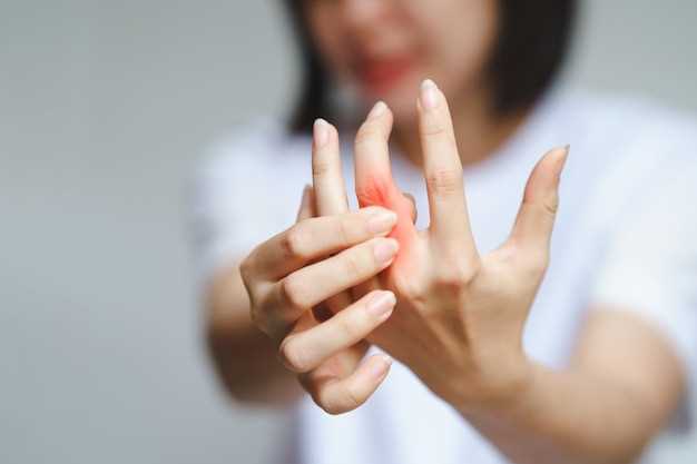 Посинел палец на руке: причины и лечение
