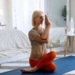 Уроки йоги для начинающих в домашних условиях: полезные советы и упражнения