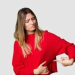 Задержка менструации и тянет живот: причины и что делать