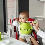 Зеленый стул у ребенка на ГВ, воду не пьет: причины и рекомендации